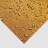 Waterdruppels op een bierachtergrond tissuepapier (Detail)