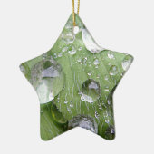 Waterdruppels op een groen blad keramisch ornament (Links)