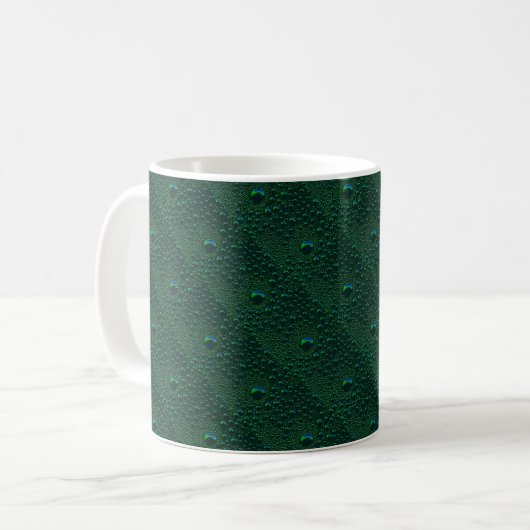 Waterdruppels op groen metaal koffiemok (Voorkant links)