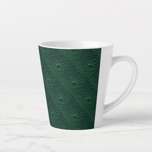Waterdruppels op groen metaal latte mok (Rechts)