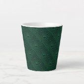 Waterdruppels op groen metaal latte mok (Voorkant)