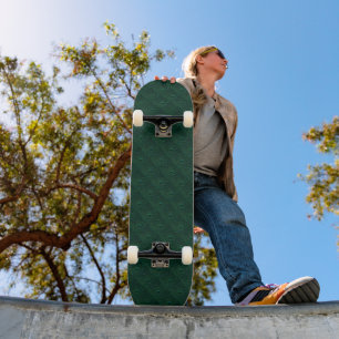 Waterdruppels op groen metaal persoonlijk skateboard