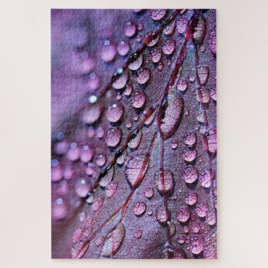 Waterdruppels paarse bladmacrofotografie legpuzzel (Verticaal)