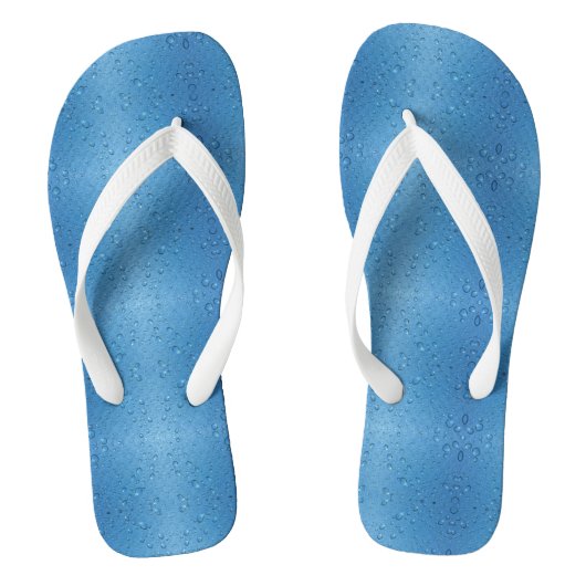 Waterdruppels tegen blauwe lucht teenslippers (Voetbed)