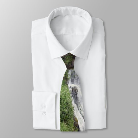 Waterfall Near Hilo, Hawaii Stropdas (Gebonden)