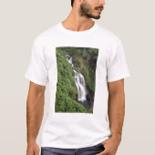 Waterfall Near Hilo, Hawaii T-shirt (Voorkant)