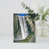Waterfall Over Rock Cliffs Briefkaart (Staand voorkant)