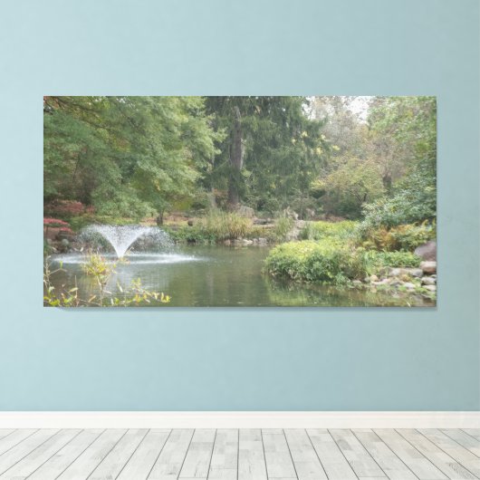 Waterfontein in tuinvijver canvas afdruk (Insitu (Houten vloer))