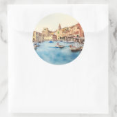 Waterfront en boten in de haven, Italiaans Ronde Sticker (Tas)