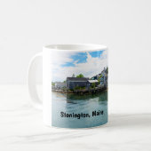 Waterfront gebied in Stonington, Maine Koffiemok (Voorkant links)
