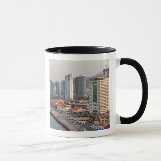 Waterfront met stadsbeeld van Yantai, Shandong Mok (Rechts)