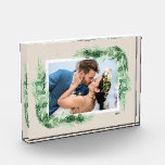 Waterkleur Groene Rand Fotoblokken<br><div class="desc">Dit charmante fotoblock bevat jouw favoriete foto, geaccentueerd met waterverfbladeren op ELKE Achtergrondkleur om jouw foto aan te passen. VERANDER de datum naar het huidige jaar of je kan deze verwijderen of meer informatie toevoegen. Geweldig als cadeau of om jouw favoriete foto in je eigen huis te tonen. *VERTICALE lay-out...</div>