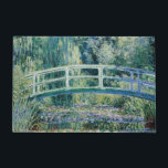 Waterlelies en Japanse brug door Monet Deurmat<br><div class="desc">Stel je voor dat je bezoeker zich thuis voelt met deze prachtige deurmat die zowel gezellig als gepersonaliseerd is. Een prachtige manier om uw deuren,  de badkamer of kinderdeuren te versieren. Perfect voor Amerikaanse ambachtslieden,  ranch-stijl,  huisje,  koloniaal,  cabine,  strand,  meer,  modern huis,  en andere stijlen van architectuur.</div>