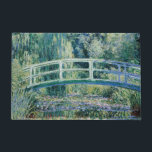 Waterlelies en Japanse brug door Monet Deurmat<br><div class="desc">Stel je voor dat je bezoeker zich thuis voelt met deze prachtige deurmat die zowel gezellig als gepersonaliseerd is. Een prachtige manier om uw deuren,  de badkamer of kinderdeuren te versieren. Perfect voor Amerikaanse ambachtslieden,  ranch-stijl,  huisje,  koloniaal,  cabine,  strand,  meer,  modern huis,  en andere stijlen van architectuur.</div>