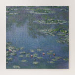 Waterlelies Monet 1906 Legpuzzel<br><div class="desc">"Water Lilies" (1906) van Claude Monet maakt deel uit van de beroemde serie van de kunstenaar gewijd aan zijn watertuin in Giverny. In dit werk glinstert het oppervlak van de vijver met groene, blauwe en violette tinten, bezaaid met delicate bloesems die zachtjes over het water zweven. De impressionistische penseelstreken van...</div>