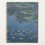 Waterlelies Monet 1906 Planner<br><div class="desc">"Water Lilies" (1906) van Claude Monet maakt deel uit van de beroemde serie van de kunstenaar gewijd aan zijn watertuin in Giverny. In dit werk glinstert het oppervlak van de vijver met groene, blauwe en violette tinten, bezaaid met delicate bloesems die zachtjes over het water zweven. De impressionistische penseelstreken van...</div>