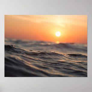 Waterlichaam tijdens het gouden uur poster