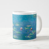 Waterliezen door Claude Monet Fine Art Painting Grote Koffiekop (Voorkant rechts)