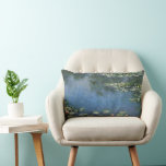Waterlioenen van Claude Monet,  bloemen Kussen<br><div class="desc">Water Lilies (1906) van Claude Monet is een impressionisme in het kunstlandschap schilderij. Het is een van de vele variaties van waterlelie schilderijen die Monet schilderde in zijn bloemtuin in Giverny, Frankrijk. Waterlelijke bloemen in een veerseizoen vijver. Over de kunstenaar: Claude Monet (1840-1926) was een oprichter van de Franse impressionistische...</div>