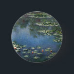Waterlioenen van Claude Monet,  bloemen Ronde Button 5,7 Cm<br><div class="desc">Water Lilies (1906) van Claude Monet is een impressionisme in het kunstlandschap schilderij. Het is een van de vele variaties van waterlelie schilderijen die Monet schilderde in zijn bloemtuin in Giverny, Frankrijk. Waterlelijke bloemen in een veerseizoen vijver. Over de kunstenaar: Claude Monet (1840-1926) was een oprichter van de Franse impressionistische...</div>