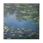 Waterlioenen van Claude Monet,  bloemen Tegeltje<br><div class="desc">Water Lilies (1906) van Claude Monet is een impressionisme in het kunstlandschap schilderij. Het is een van de vele variaties van waterlelie schilderijen die Monet schilderde in zijn bloemtuin in Giverny, Frankrijk. Waterlelijke bloemen in een veerseizoen vijver. Over de kunstenaar: Claude Monet (1840-1926) was een oprichter van de Franse impressionistische...</div>