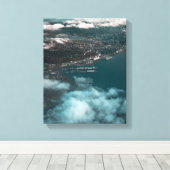 watermassa naast gebouwen overdag v canvas afdruk (Insitu (Houten vloer))