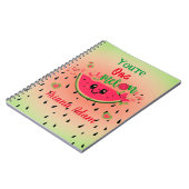 Watermeloen Eén In Een Meloen Meisje Verjaardagsna Notitieboek (Linkerzijde)