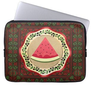 watermeloen op olijf bord met palestijnse tatreez laptop sleeve