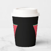 Watermeloen op omgekeerde rode driehoekweerstand papieren bekers (Links)