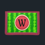 Watermeloen zomervruchten met windmolen drievoud portemonnee<br><div class="desc">Dit  watermeloenontwerp heeft een ronde vrucht die eruit ziet alsof hij gesneden is,  dus het sappige roze rode vlees van de meloen shows door,  samen met veel zwarte watermeloenzaden. De bessen hebben ook een bespikte groene,  gevlekte korst. Dit is een schattig,  knappe zomertijddesign.</div>