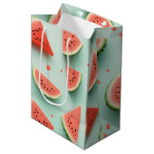 Watermeloenplakjes op groen medium cadeauzakje (Voorkant Gekanteld)