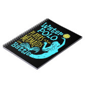 Waterpolospelers zijn mermaïden in de strijd notitieboek (Linkerzijde)