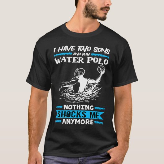 Waterpoo ik heb twee zons en speel waterpoo. t-shirt (Voorkant)