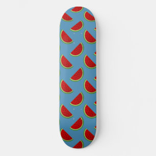 Waterschijfjes tegen een heldere blauwe achtergron persoonlijk skateboard