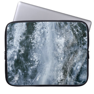 Waterspatten op witte achtergrond laptop sleeve