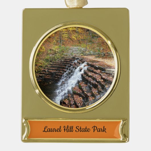Waterval bij Laurel Hill State Park II Verguld Banner Ornament (Voorkant)