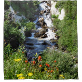 Waterval en Wildflowers Fine Art Douchegordijn (Voorkant)