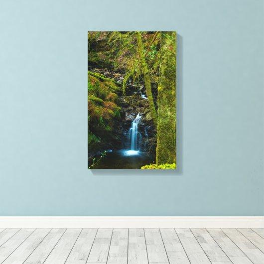 Waterval in Argyll, Scotland Canvas print (Insitu (Houten vloer))