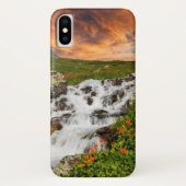 Waterval in de bergen met bloemen Case-Mate iPhone case (Achterkant)
