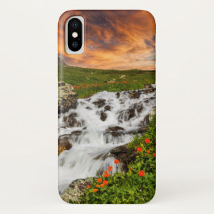 Waterval in de bergen met bloemen Case-Mate iPhone case