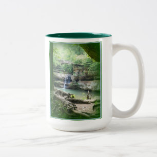 Waterval in de Oude Cave van het Man Tweekleurige Koffiemok