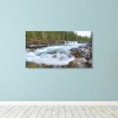 Waterval in de Schapenrivier in de Rocky Mountains Canvas Afdruk (Insitu (Houten vloer))
