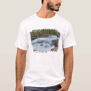 Waterval in de Schapenrivier in het Rocky-gebergte T-shirt