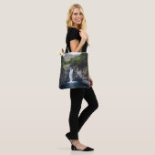Waterval in het bos tote bag (Op model)