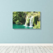 Waterval in het Nationaal Park Plitvice - Kroatië Canvas Afdruk (Insitu (Houten vloer))