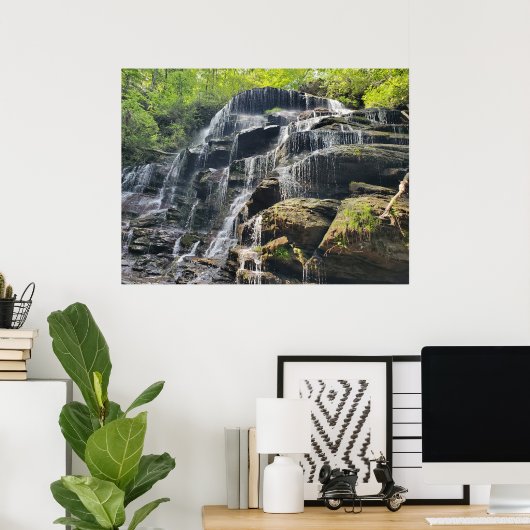 Waterval in Lente Groene Bos Poster (Thuiskantoor)