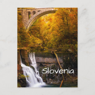 Waterval in Vintgar Gorge canyon in het najaar Briefkaart