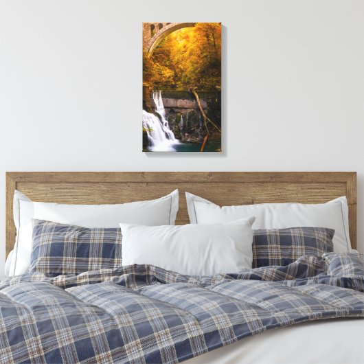 Waterval in Vintgar Gorge canyon in het najaar Canvas Afdruk (Insitu (Slaapkamer))