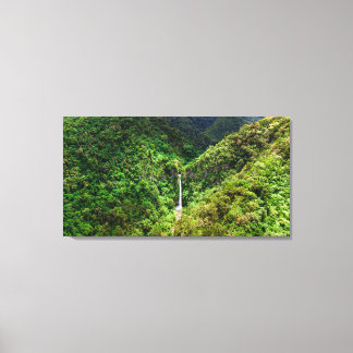 Waterval Malatan-OG: Smaragdscherven Filipijnen Canvas Afdruk