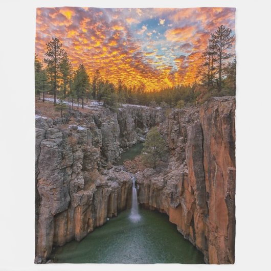 Waterval 's avonds fleece deken (Voorkant)